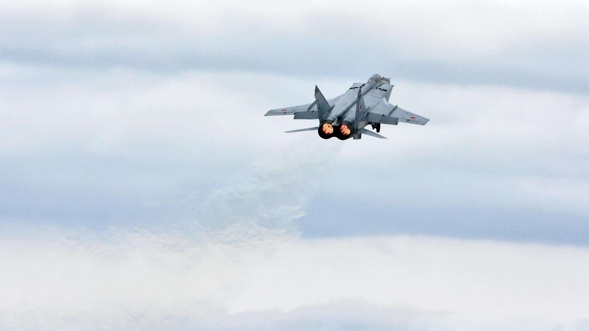 开云官方网站-网红短跑比赛，表达青春的速度与激情，短跑视频